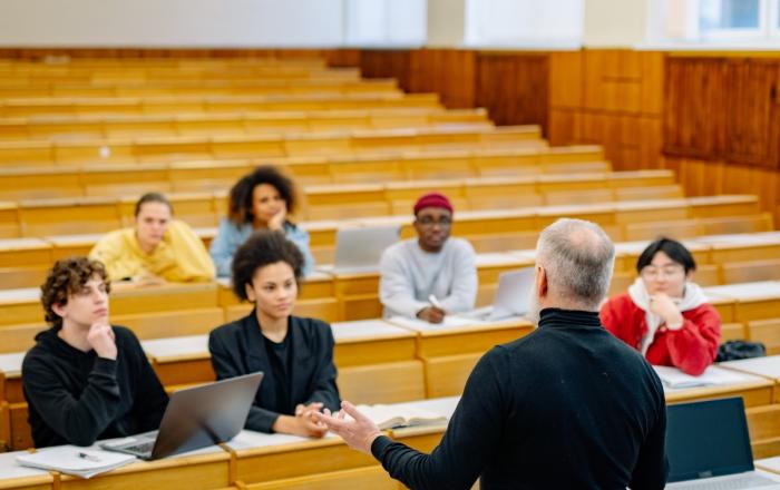 Bando per il conferimento di n.4 assegni per attività di tutorato per studenti iscritti ai corsi di Laurea Magistrale 